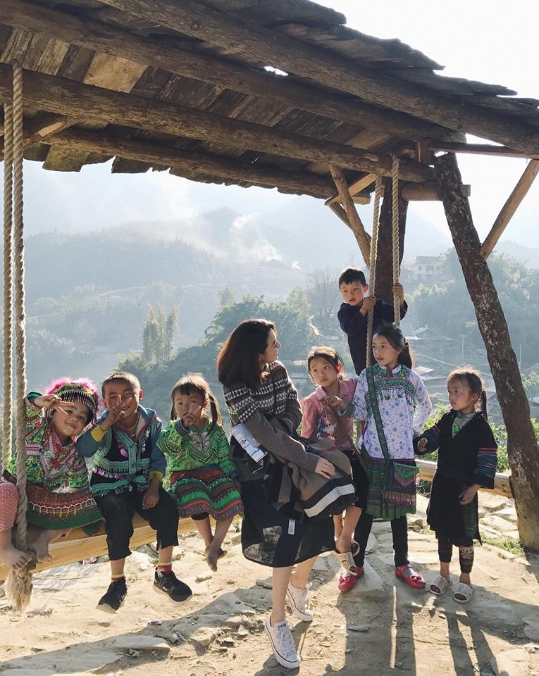 “Ai về Sa Pa cùng em” vì vậy không chỉ là một hành trình địa lý, đặc biệt còn là hành trình của cảm xúc… Ở đó, con người tìm thấy sự bình yên giữa thiên nhiên, hiểu hơn giá trị của những di sản văn hóa được trao truyền qua nhiều thế hệ và thêm yêu những sắc màu đa dạng của cộng đồng các dân tộc Việt Nam