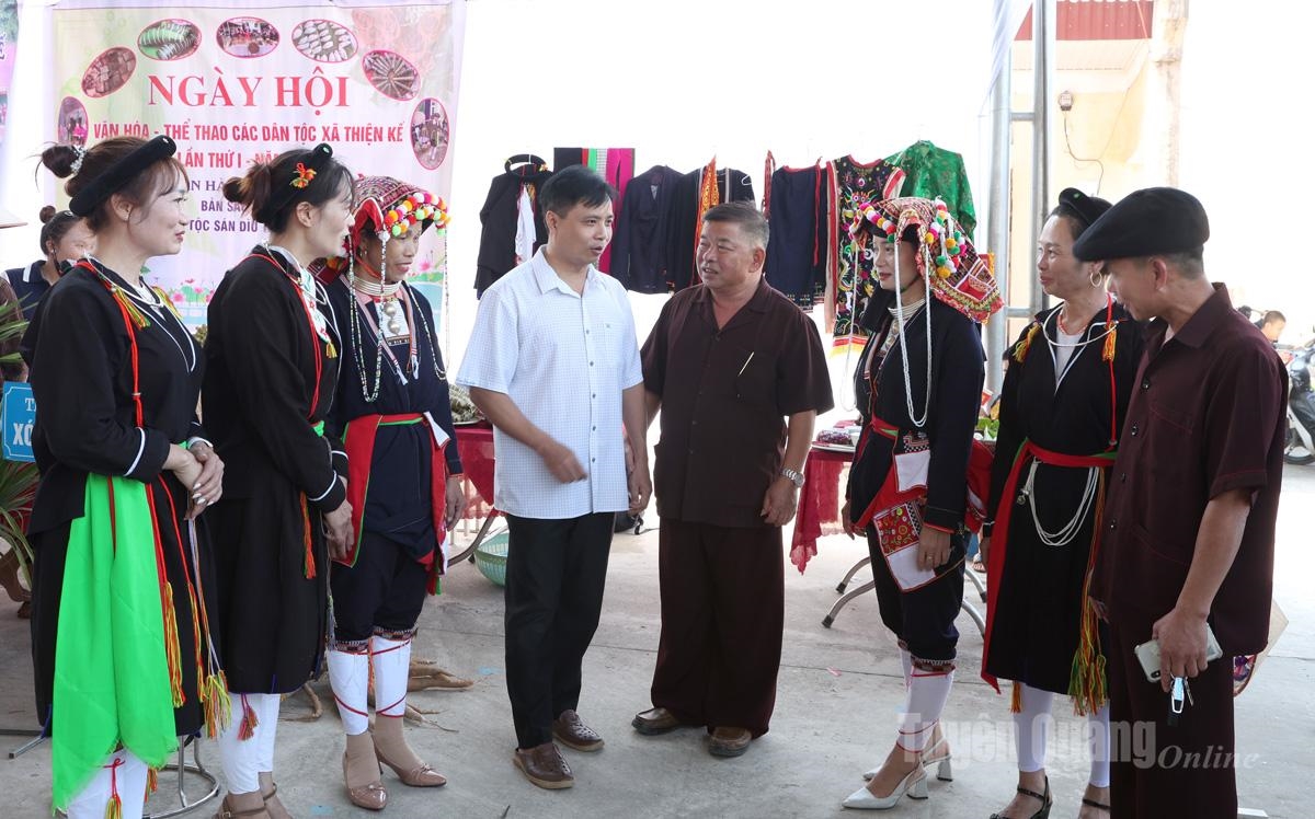 Người có uy tín trong đồng bào dân tộc Sán Dìu xã Sơn Thủy tuyên truyền, vận động Nhân dân thực hiện chủ trương, chính sách của Đảng và Nhà nước