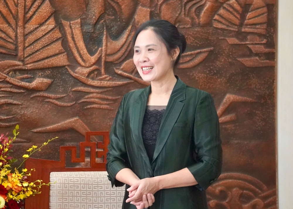 Bà Trần Thị Minh Nga cảm ơn sự quan tâm của Giáo hội Phật giáo Việt Nam