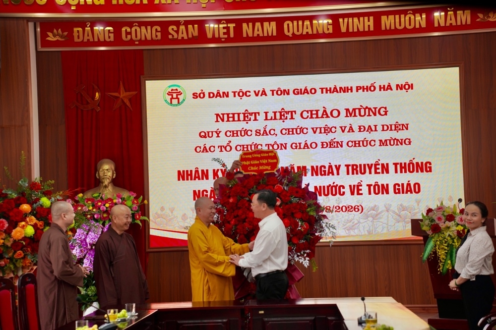 Giám đốc Sở Dân tộc và Tôn giáo Thành phố Hà Nội Nguyễn Sỹ Trường bày tỏ niềm xúc động và gửi lời cảm ơn chân thành đến Đoàn Giáo hội Phật giáo Việt Nam