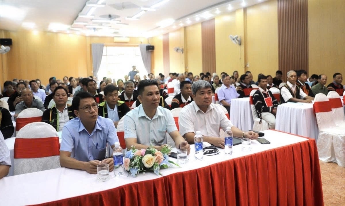 Đội ngũ người có uy tín trong đồng bào dân tộc thiểu số tham gia hội nghị, góp phần nâng cao hiệu quả công tác tuyên truyền, vận động quần chúng và giữ gìn an ninh, trật tự ở cơ sở