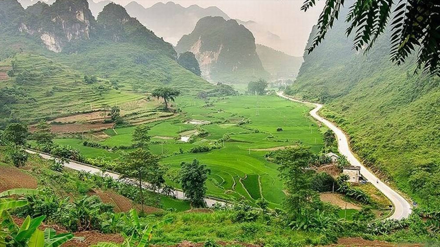Đèo Mã Phục là điểm dừng chân đầu tiên của tuyến du lịch cụm phía đông của Công viên địa chất Non nước Cao Bằng, gồm các địa bàn: Trà Lĩnh, Quảng Uyên, Trùng Khánh, Hạ Lang, Phục Hòa,… của tỉnh Cao Bằng