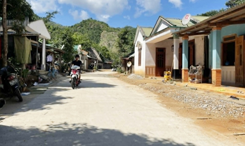 Đường bê tông liên thôn ở Tổ dân cư ADinh 2 thuộc tổ dân phố ADinh, xã Đông Giang, Thành phố Đà Nẵng được đầu tư bằng nguồn vốn của Chương trình MTQG phát triển kinh tế - xã hội vùng đồng bào dân tộc thiểu số và miền núi giai đoạn 2021-2025