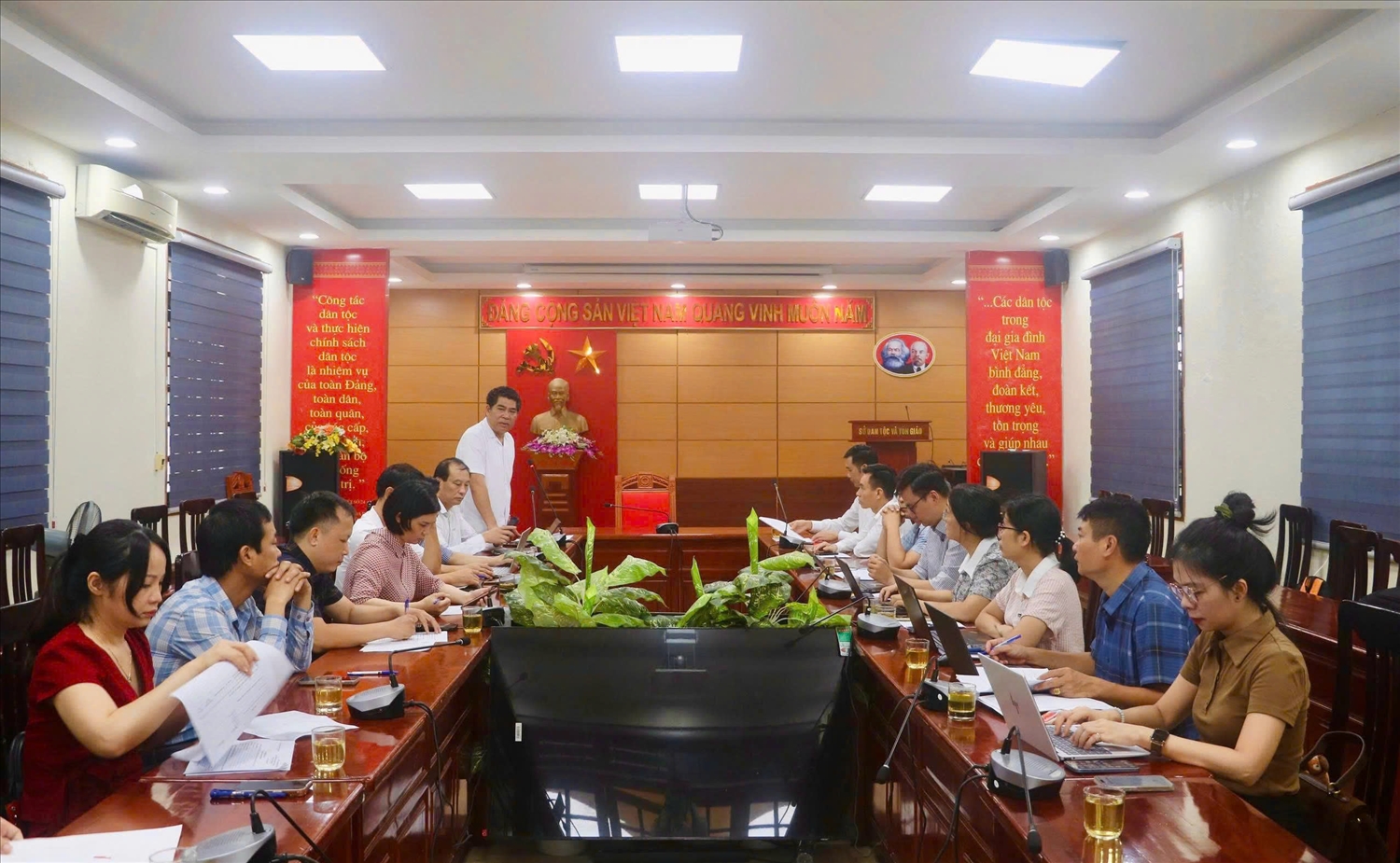 Quang cảnh cuộc làm việc tại Sở Dân tộc và Tôn giáo tỉnh Nghệ An