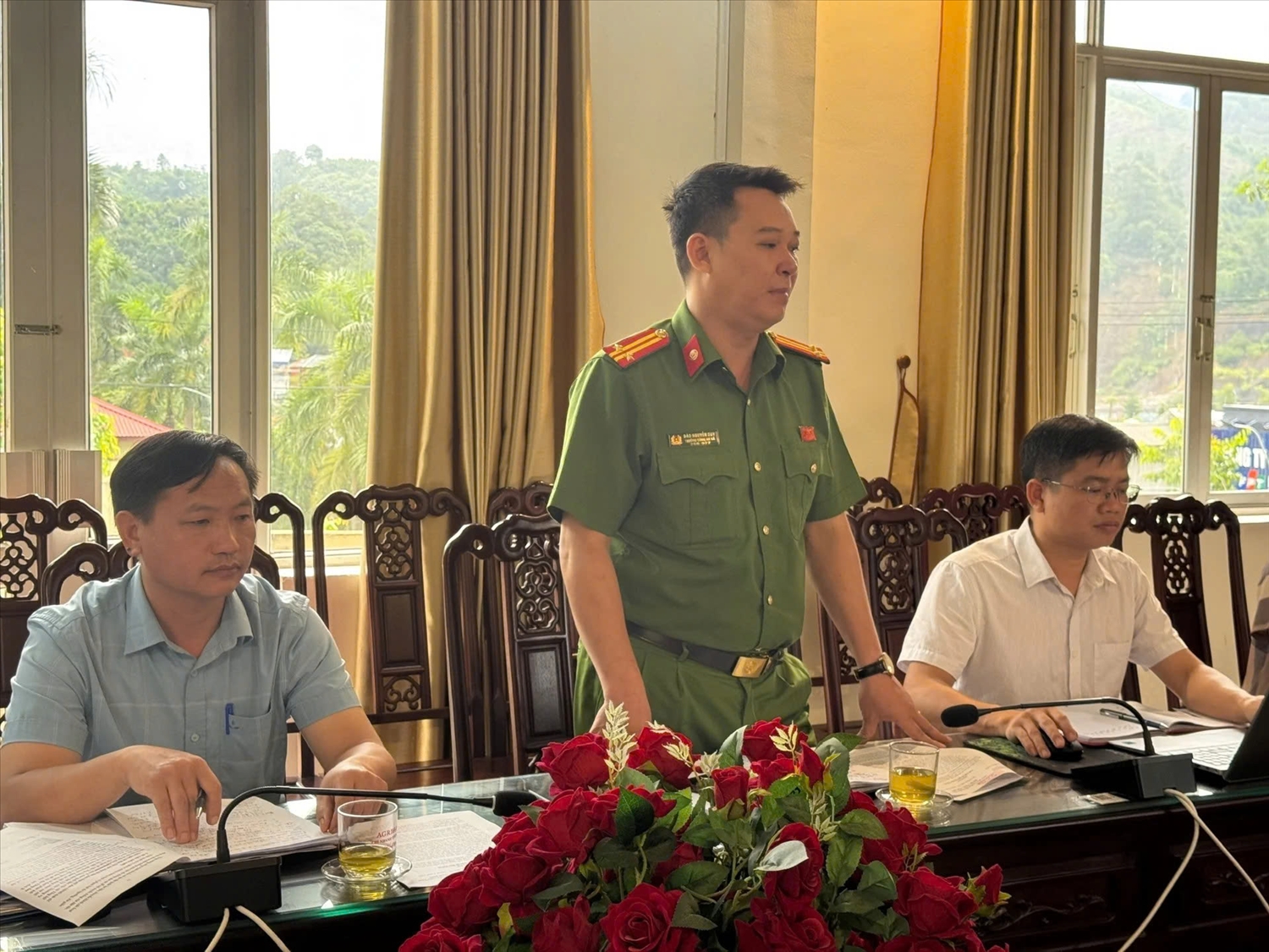 Các đại biểu trao đổi, thảo luận những khó khăn, vướng mắc trong công tác quản lý tín ngưỡng, tôn giáo tại cơ sở
