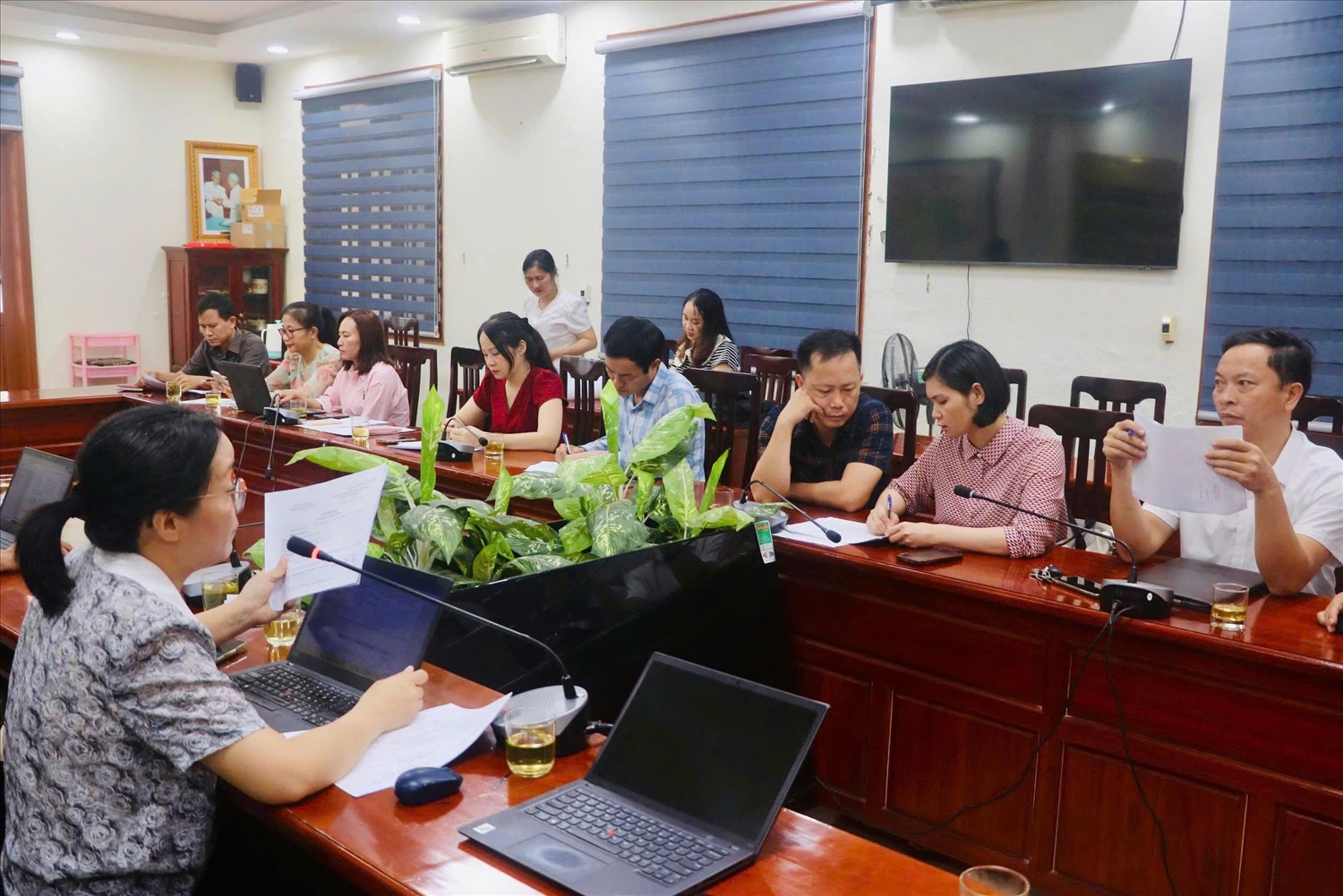 Đại diện các sở, ngành của tỉnh Nghệ An nghe hướng dẫn thực hiện phiếu khảo sát