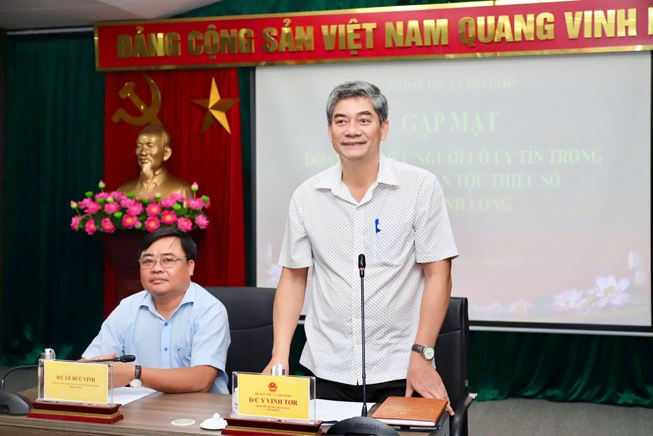 Thứ trưởng Y Vinh Tơr phát biểu tại buổi tiếp