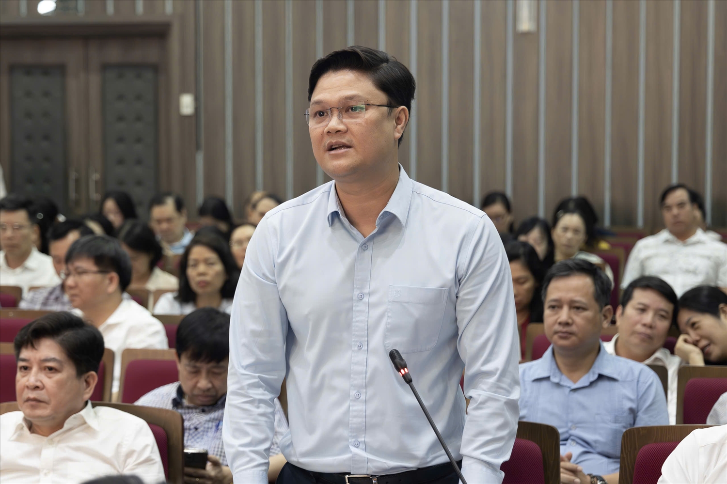 Đại diện lãnh đạo các vụ, đơn vị phát biểu tham luận, báo cáo về tình hình thực hiện công tác dân tộc, tôn giáo