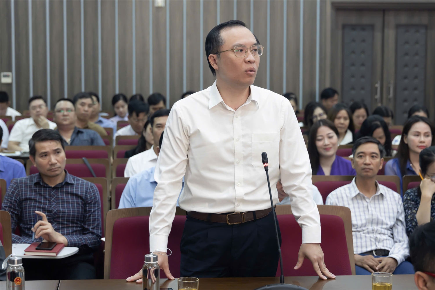 Đại diện lãnh đạo các vụ, đơn vị phát biểu tham luận, báo cáo về tình hình thực hiện công tác dân tộc, tôn giáo