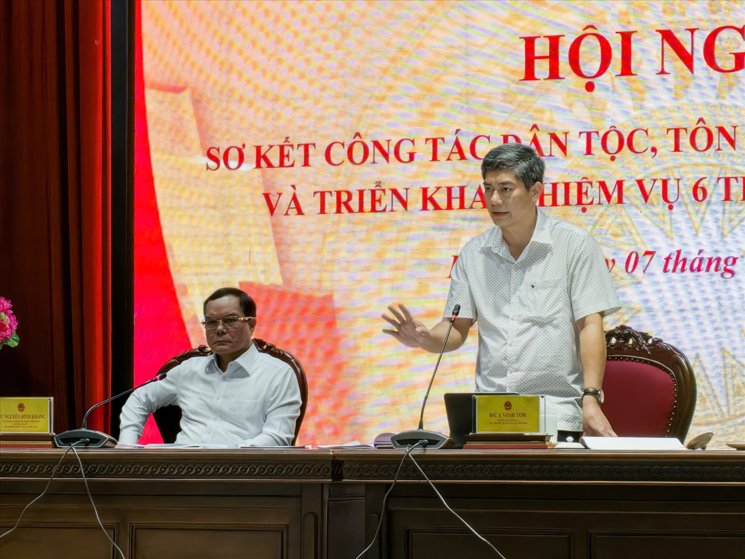 Thứ trưởng Y Vinh Tơr phát biểu tại Hội nghị