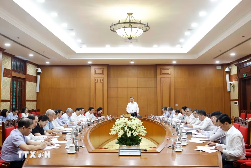 Tổng Bí thư, Chủ tịch nước yêu cầu, phải xây dựng thị trường lao động hiện đại, minh bạch, linh hoạt, hội nhập; chuyển từ lợi thế lao động giá rẻ sang lợi thế nguồn nhân lực chất lượng cao - Ảnh: TTXVN