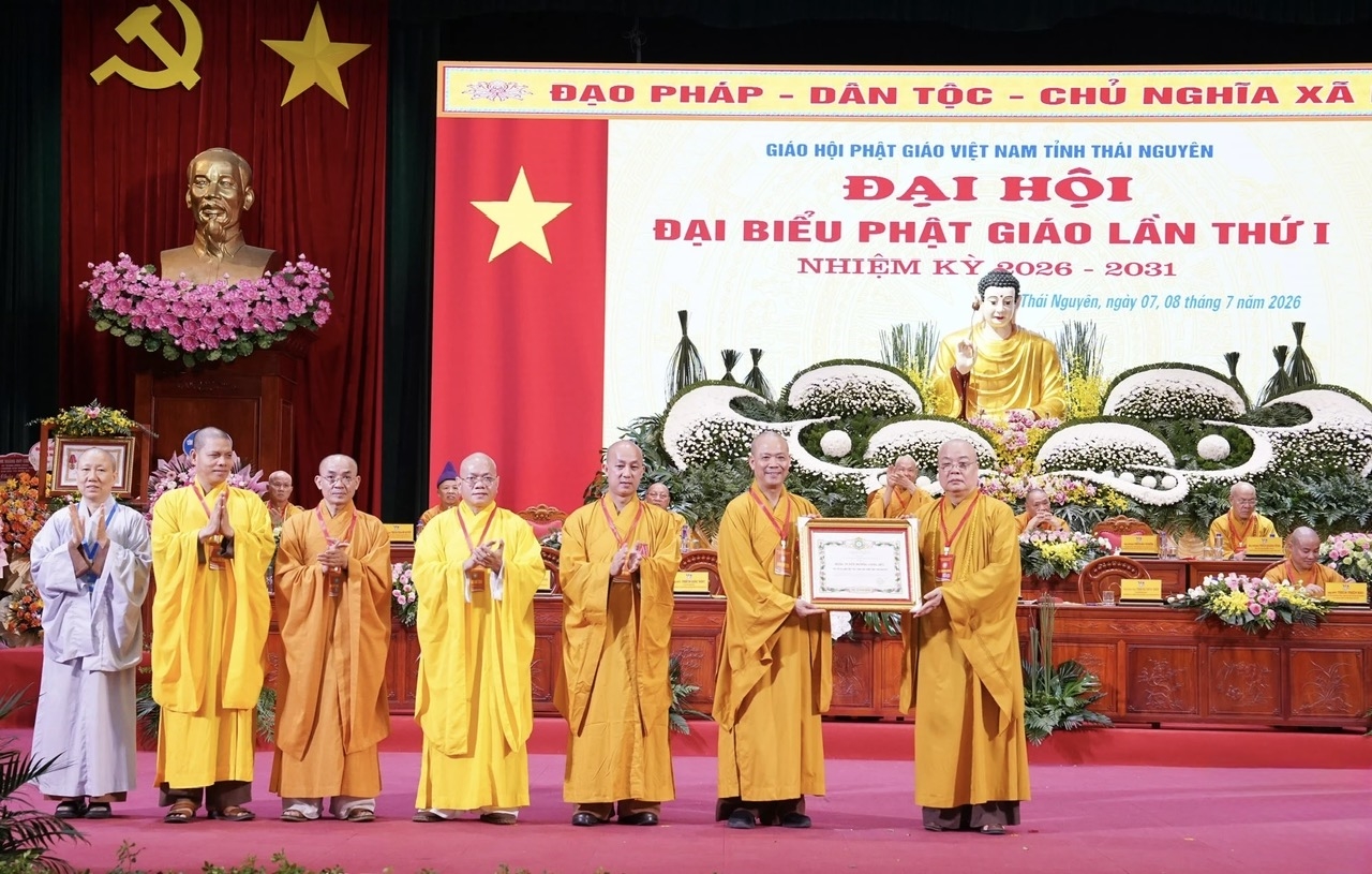 Lãnh đạo Trung ương Giáo hội Phật giáo Việt Nam trao Bằng tuyên dương công đức cho Giáo hội Phật giáo tỉnh Thái Nguyên