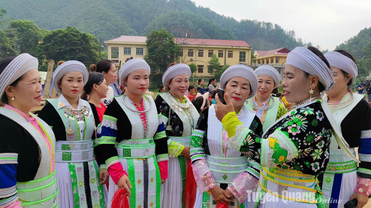 White Mong women participate in the Gau Tao festival