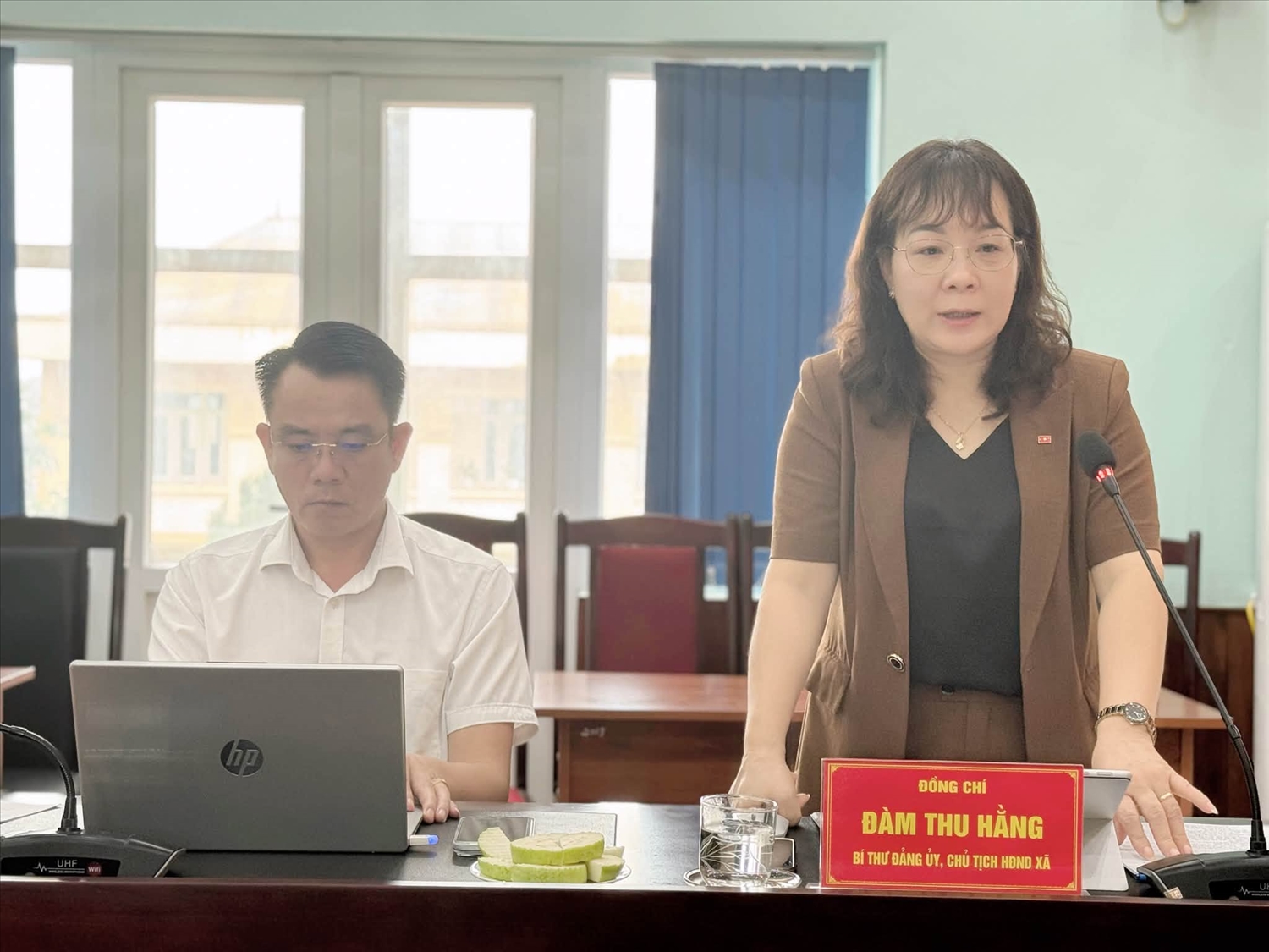 Lãnh đạo xã Hòa An báo cáo tại buổi làm việc