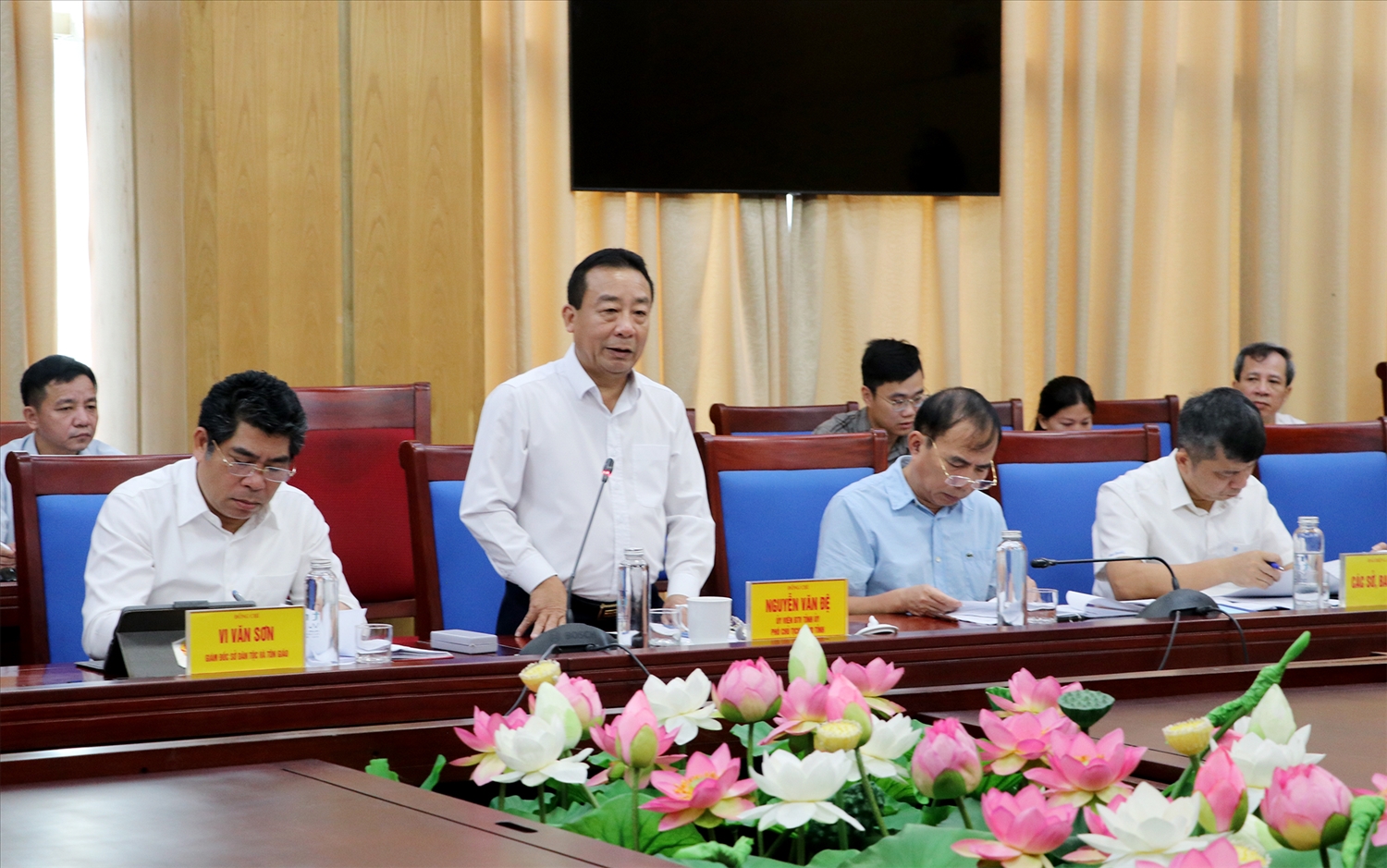 Đồng chí Nguyễn Văn Đệ - Phó Chủ tịch UBND tỉnh Nghệ An phát biểu tại buổi làm việc