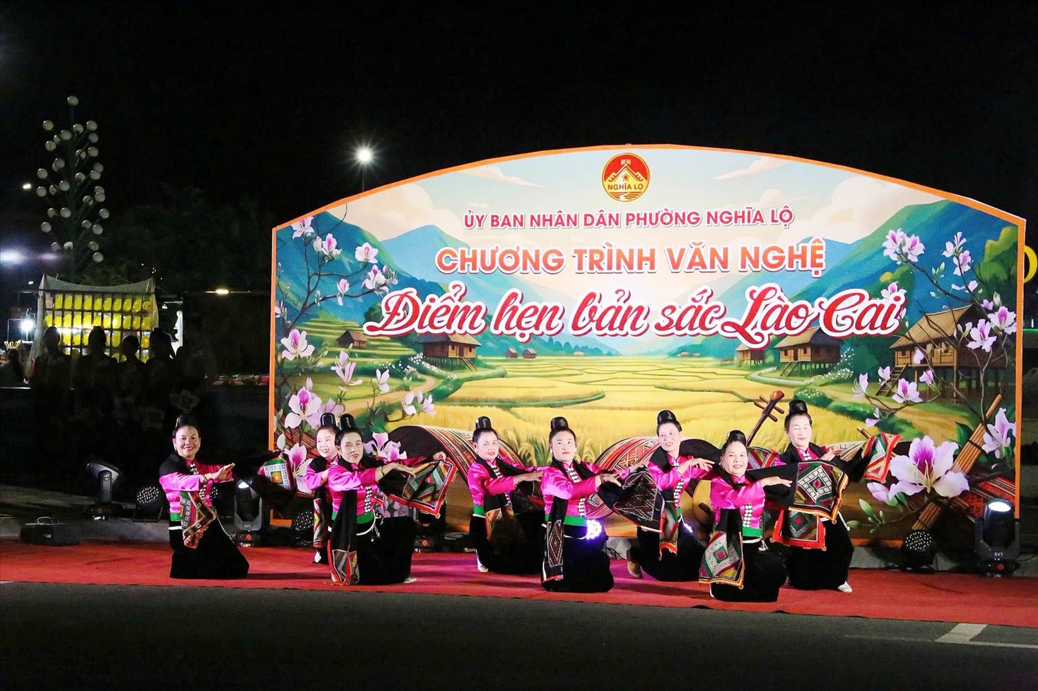 Đến Nghĩa Lộ, du khách trải nghiệm và khám phá những nét văn hóa đặc sắc của đồng bào dân tộc Thái, từ trang phục truyền thống, nghệ thuật xòe đến các giá trị văn hóa được gìn giữ qua nhiều thế hệ