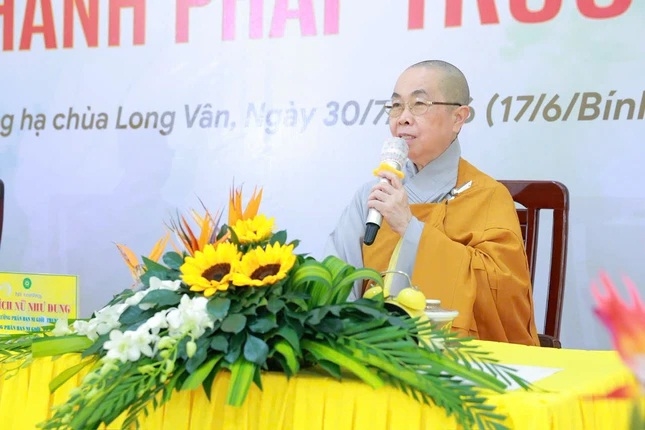 Diễn giả, Ni trưởng Thích Nữ Như Dung chia sẻ tại Tọa đàm