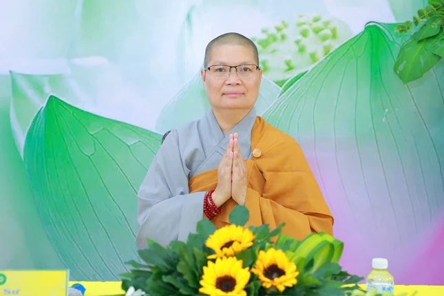Diễn giả, Ni sư Thích Nữ Huệ Đức chia sẻ tại Tọa đàm