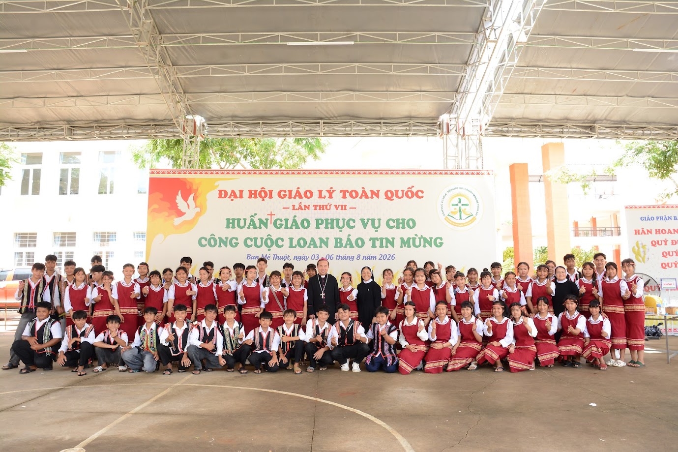 Các đại biểu chụp hình lưu niệm tại Đại hội trong tình huynh đệ và niềm hy vọng