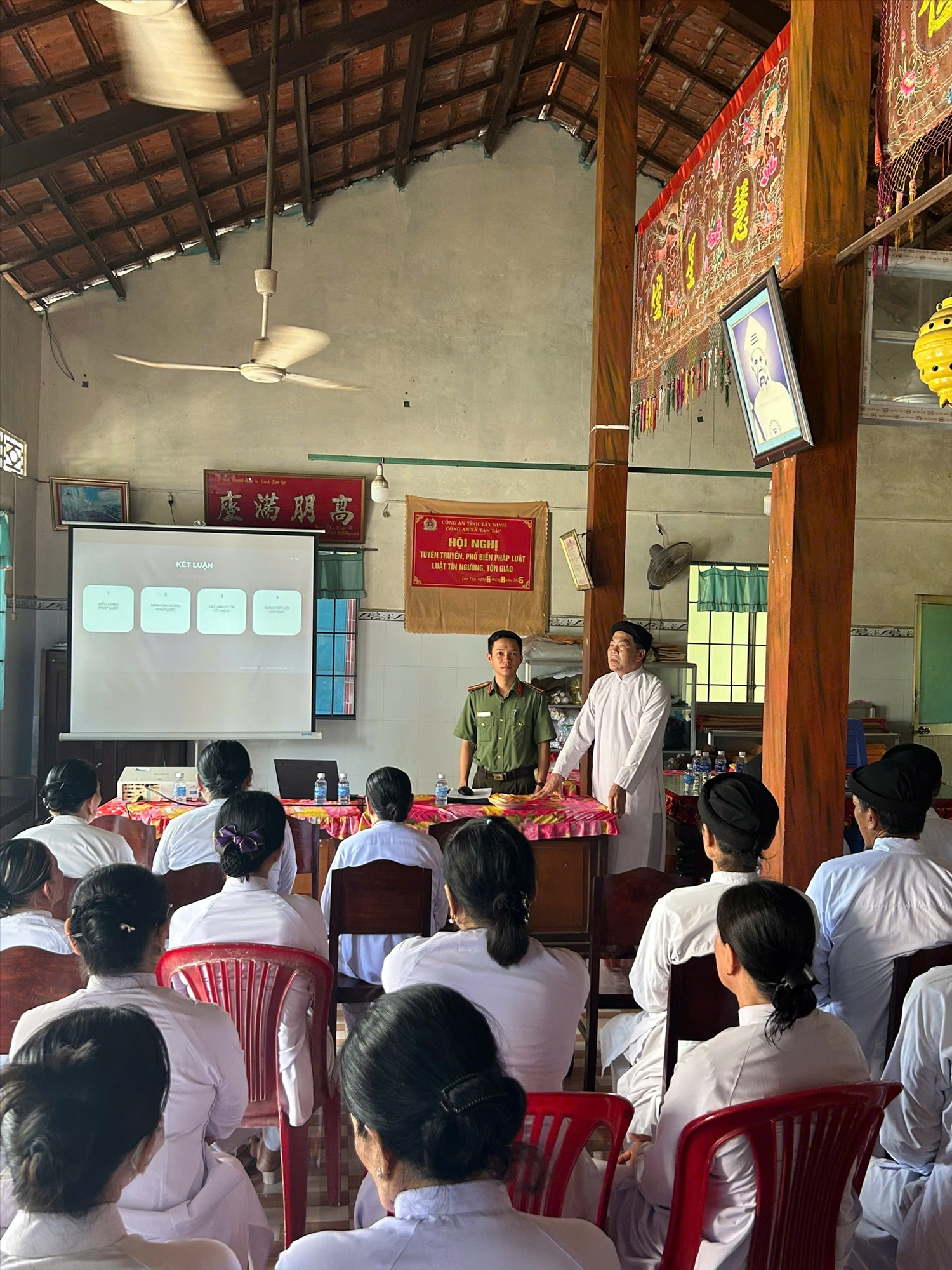 Đại diện thánh thất Cao Đài Đông Thạnh phát biểu tại buổi tuyên truyền