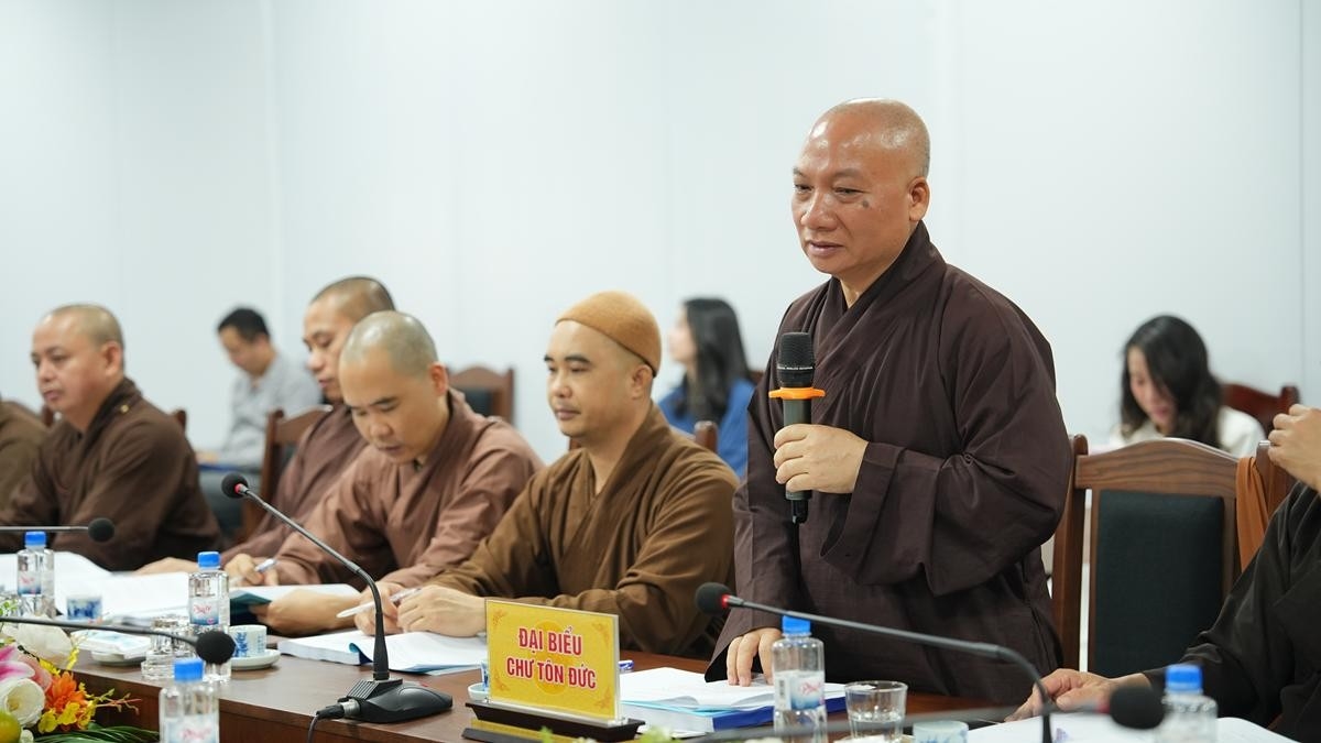 Thượng tọa Thích Chiếu Tuệ, Ủy viên Hội đồng Trị sự, Phó Trưởng Ban Trị sự Giáo hội Phật giáo Việt Nam Thành phố Hà Nội phát biểu tại tọa đàm