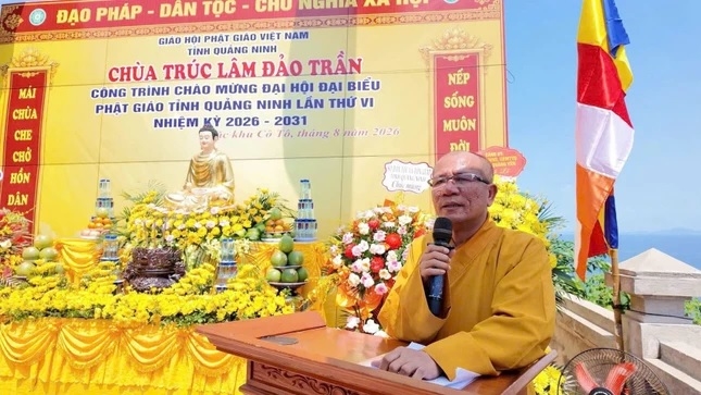 Thượng tọa Thích Đạo Hiển, Ủy viên Hội đồng Trị sự, Phó Trưởng ban kiêm Chánh Thư ký Ban Trị sự Giáo hội Phật giáo Việt Nam tỉnh Quảng Ninh phát biểu khai mạc buổi lễ