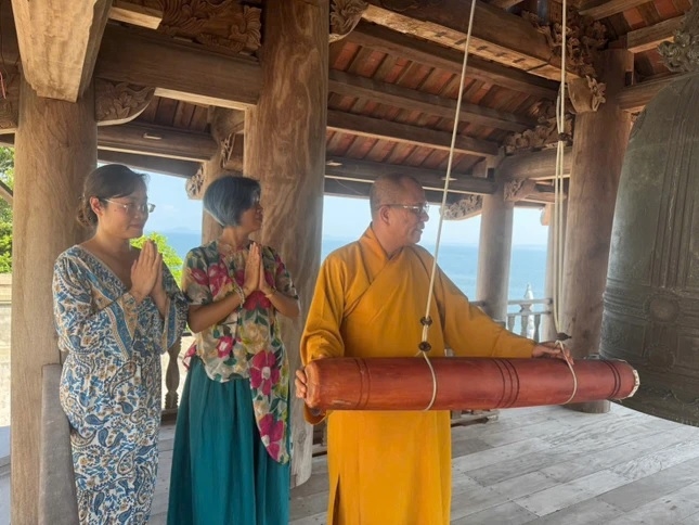 Chùa Trúc Lâm Đảo Trần đi vào hoạt động góp phần thúc đẩy phát triển du lịch và kinh tế địa phương, đồng thời bồi đắp tình yêu quê hương và ý thức gìn giữ, bảo vệ chủ quyền biển đảo thiêng liêng của Tổ quốc