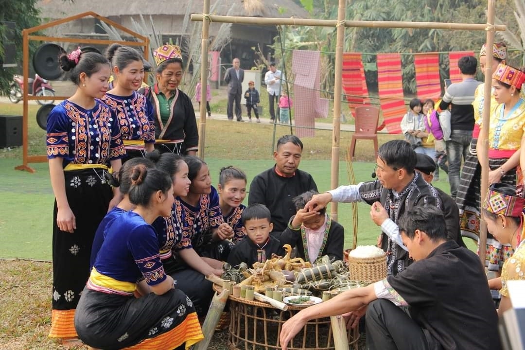 Re-enactment of the Kho-mu people’s Go ro’s Tet festival from Nghe Anprovince at the Vietnam National Village for Ethnic Culture and Tourism