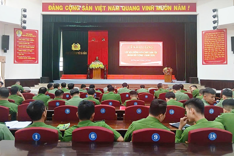 Tại Lớp bồi dưỡng, các học viên được nghiên cứu nhiều nội dung trọng tâm về công tác dân tộc