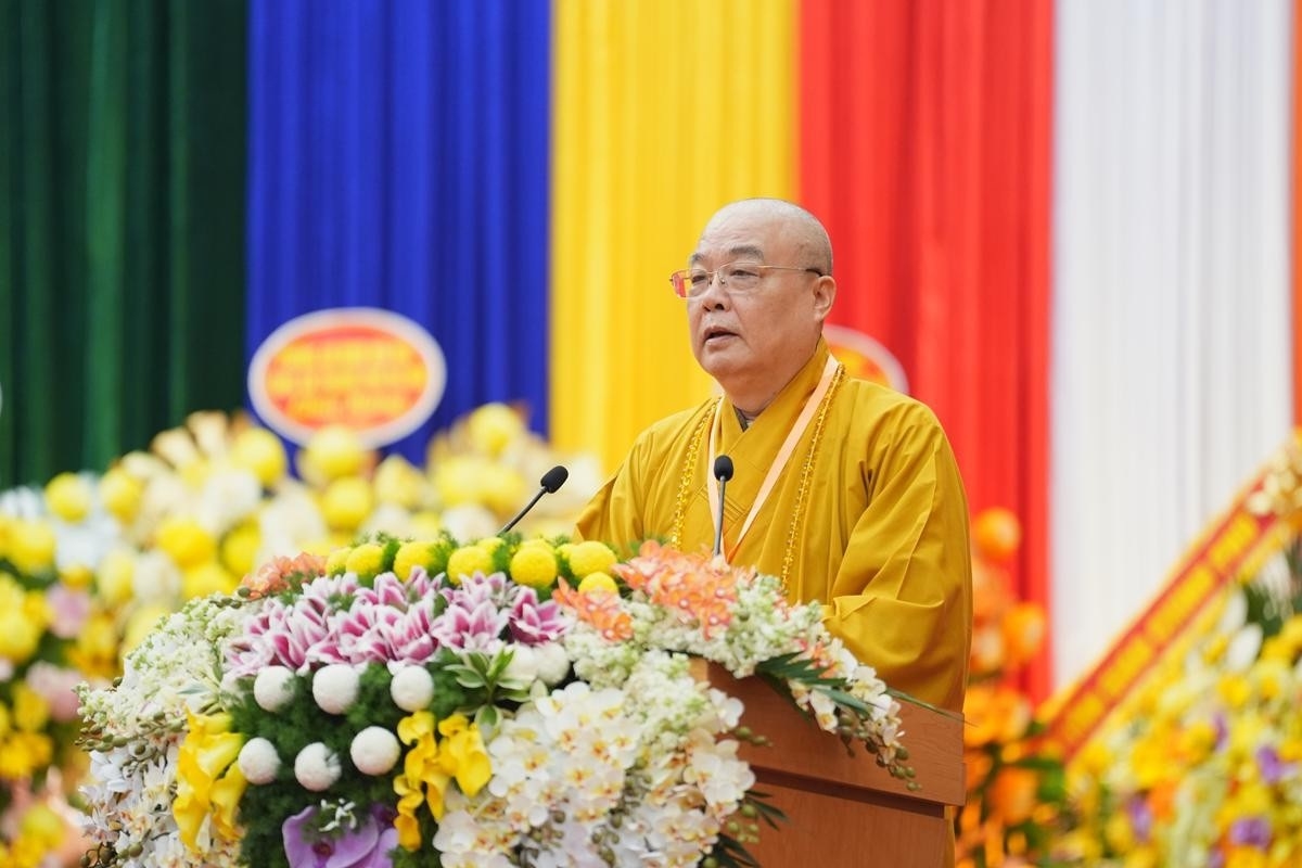 Hòa thượng Thích Thanh Nhiễu, Ủy viên Thường trực Hội đồng Chứng minh, Phó Chủ tịch Thường trực Hội đồng Trị sự Giáo hội Phật giáo Việt Nam phát biểu tại Đại hội
