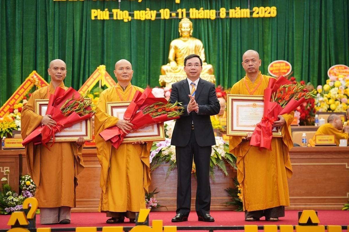 Chư tôn đức nhận Bằng khen của Thủ tướng Chính phủ