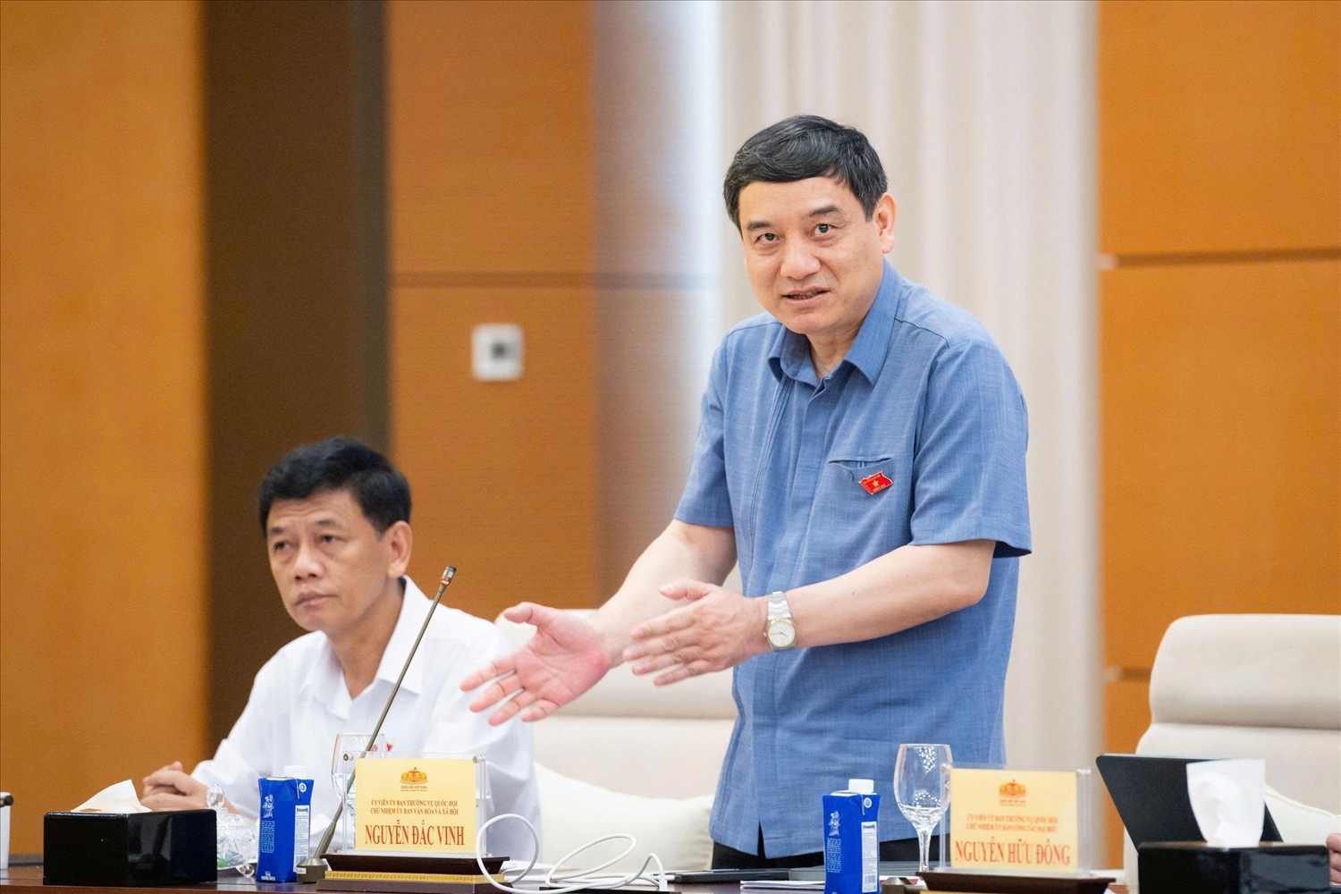 Chủ nhiệm Ủy ban Văn hóa và Xã hội Nguyễn Đắc Vinh phát biểu