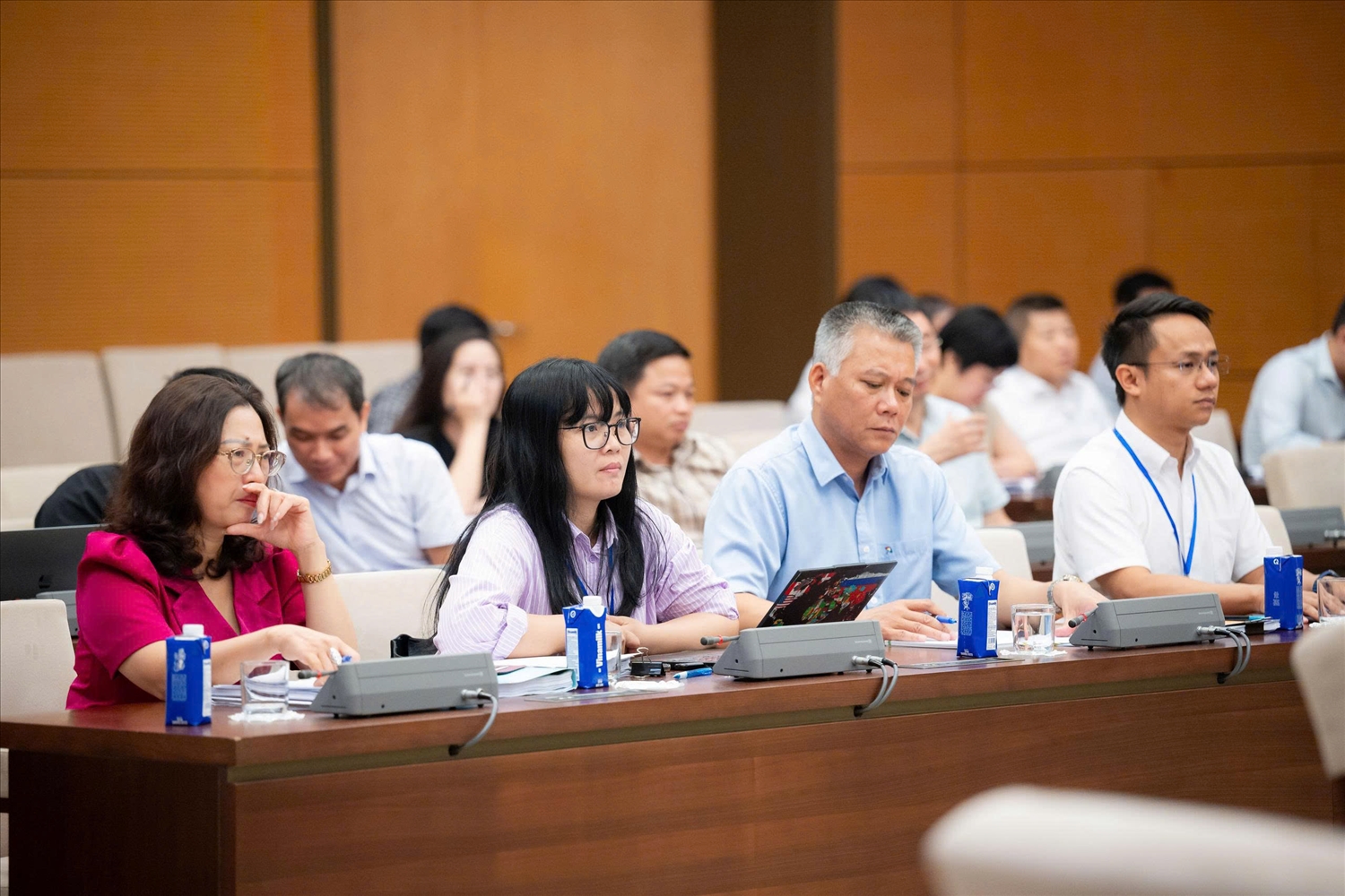 Các đại biểu tham dự Phiên họp