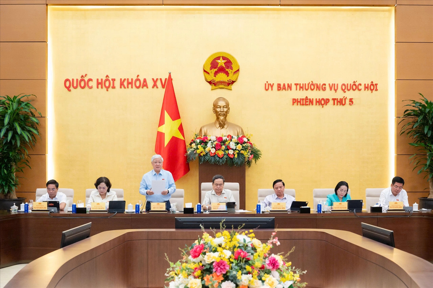 Phó Chủ tịch Thường trực Quốc hội Đỗ Văn Chiến phát biểu