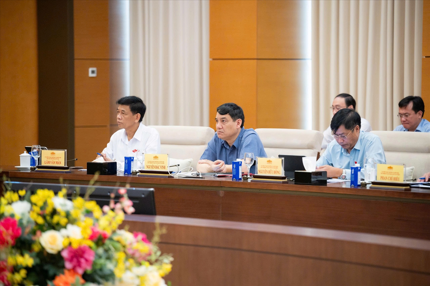 Các đại biểu tham dự Phiên họp