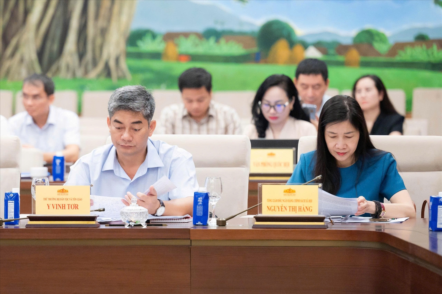 Các đại biểu tham dự Phiên họp