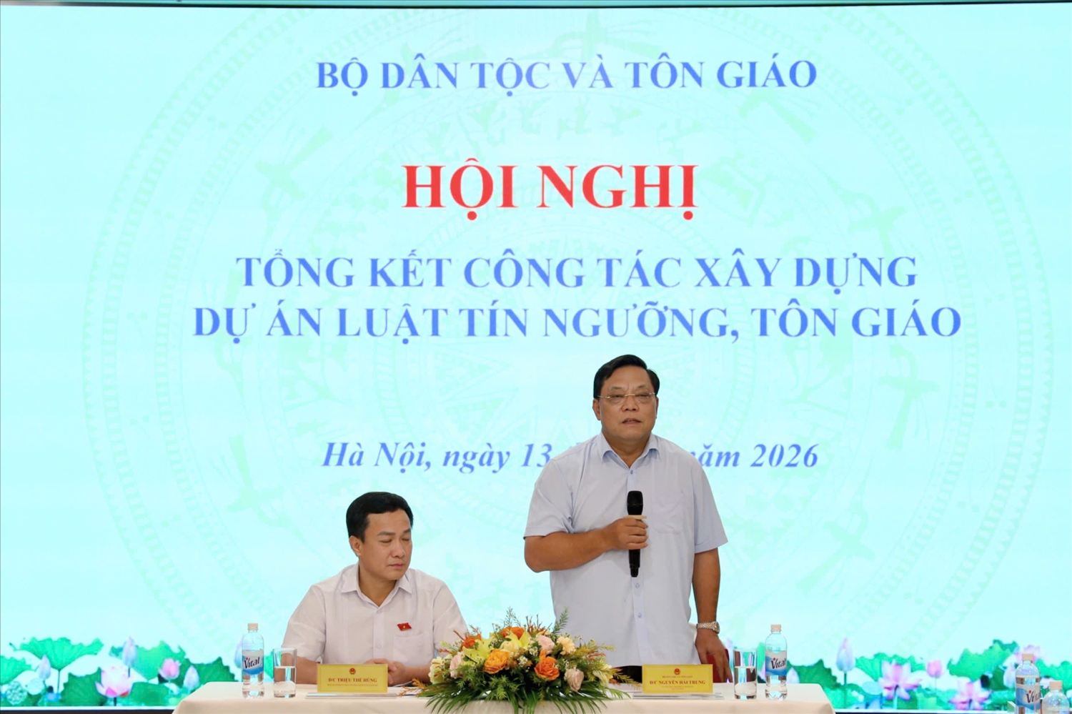 Thứ trưởng Bộ Dân tộc và Tôn giáo Nguyễn Hải Trung điều hành Hội nghị