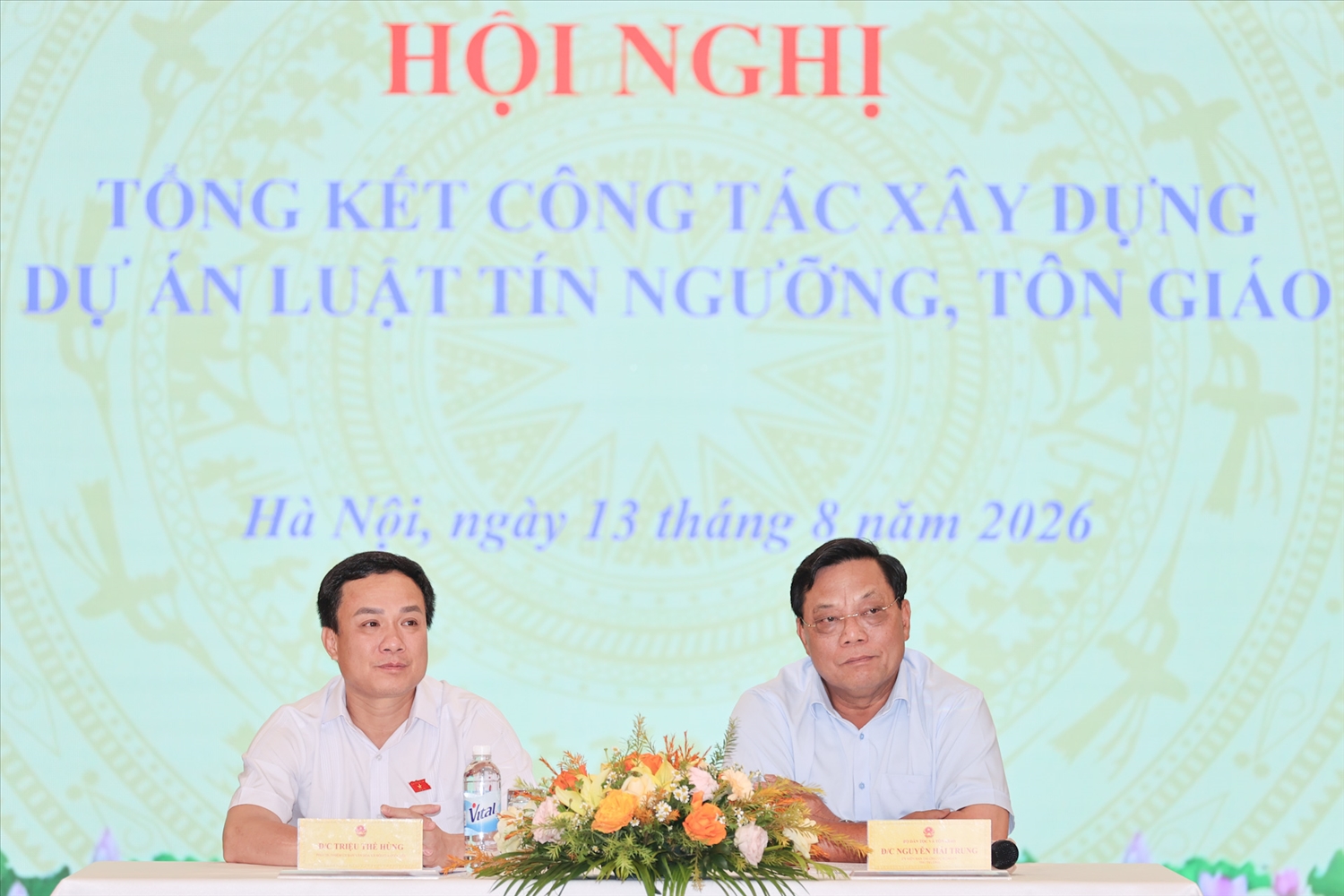 Thứ trưởng Bộ Dân tộc và Tôn giáo Nguyễn Hải Trung và Phó Chủ nhiệm Ủy ban Văn hóa và Xã hội của Quốc hội Triệu Thế Hùng đồng chủ trì Hội nghị