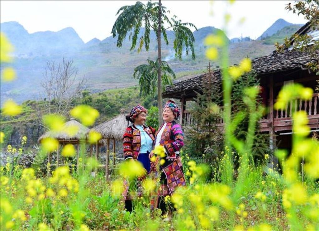 Văn hoá các dân tộc thiểu số đang đứng trước những biến đổi rất sâu sắc, vì vậy yêu cầu đặt ra là việc giữ gìn và phát huy giá trị văn hóa truyền thống tốt đẹp các dân tộc thiểu số ngày càng trở nên cấp bách trong bối cảnh giao lưu và hội nhập quốc tế…