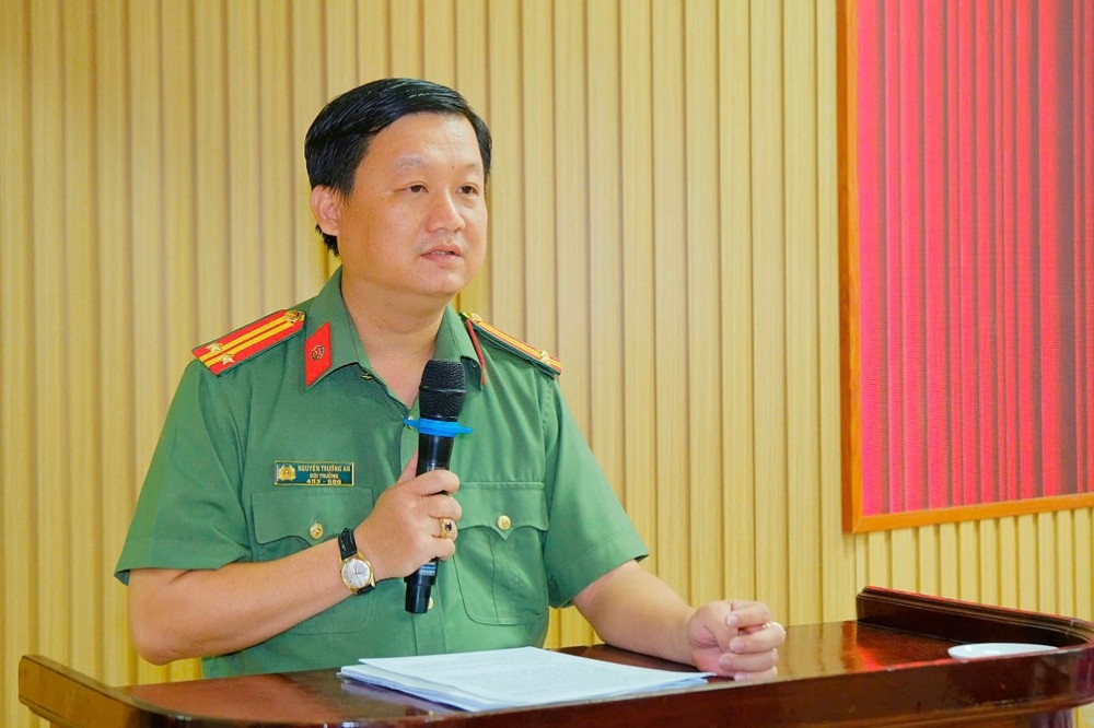 Trung tá Nguyễn Trường An trao đổi tại Hội nghị