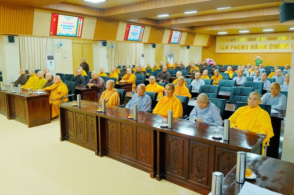 Chư tôn đức tăng ni Giáo hội Phật giáo Việt Nam tỉnh An Giang tham dự Hội nghị