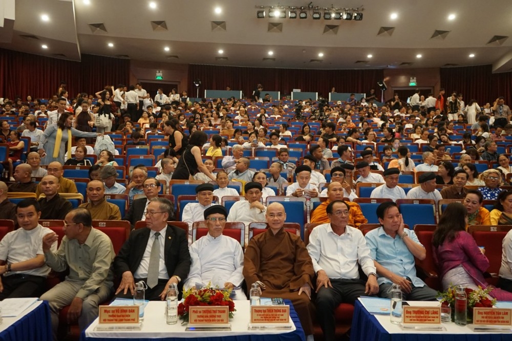 Chức sắc, tín đồ các tôn giáo thành phố Đà Nẵng tham dự Liên hoan văn nghệ