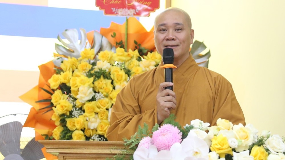 Đại đức Thích Thanh Quang, Ủy viên Hội đồng Trị sự, Trưởng ban Trị sự Giáo hội Phật giáo Việt Nam tỉnh Hưng Yên phát biểu tại buổi lễ