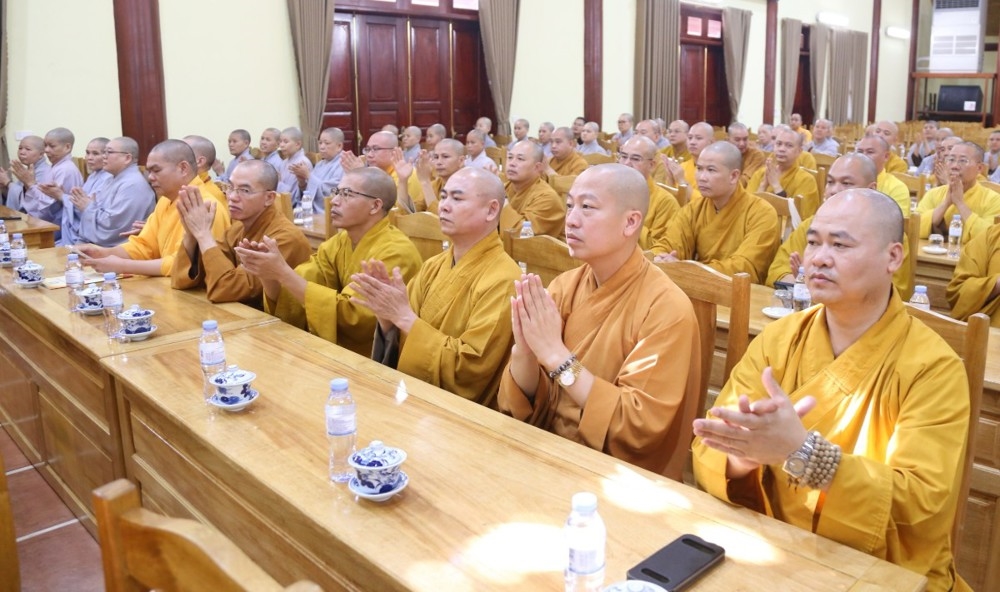 Chư tăng ni tham dự buổi lễ