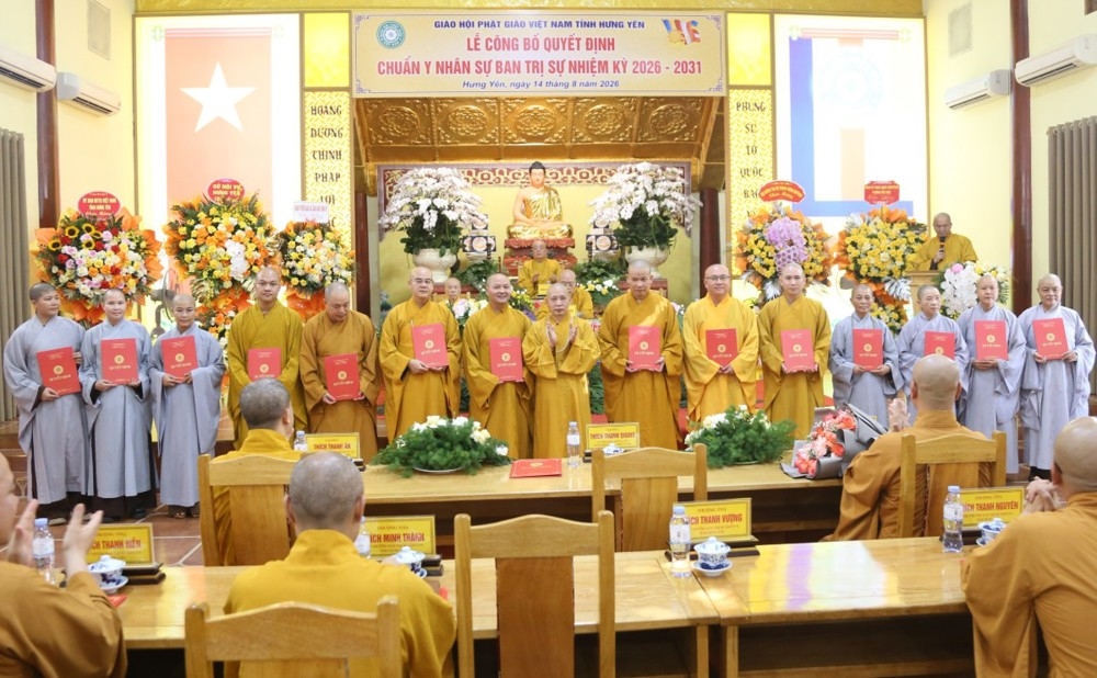 Chư tăng ni Ban Trị sự Giáo hội Phật giáo Việt Nam tỉnh Hưng Yên nhận Quyết định chuẩn y
