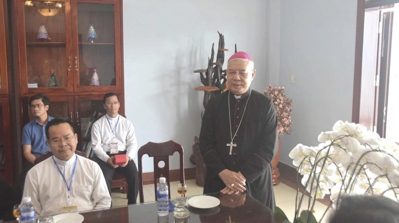 Tổng Giám mục Giuse Đặng Đức Ngân cảm ơn tỉnh Quảng Trị đã luôn quan tâm thăm hỏi và tạo mọi điều kiện thuận lợi cho các hoạt động tôn giáo thời gian qua