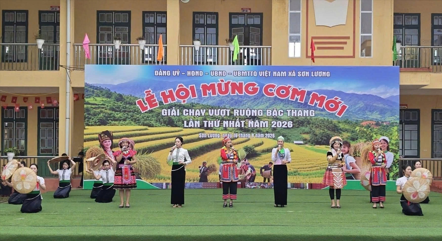 Tiết mục văn nghệ mang đậm bản sắc văn hóa các dân tộc tại Lễ hội Mừng cơm mới lần thứ nhất năm 2026 ở xã Sơn Lương, tỉnh Lào Cai