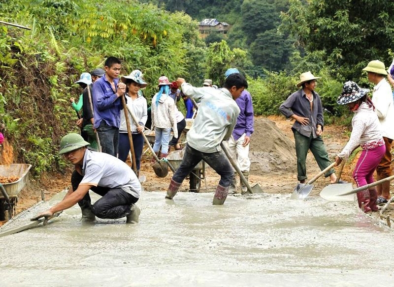 Tỷ lệ đường xã được nhựa hóa hoặc bê tông hóa đảm bảo ô tô đi lại thuận tiện quanh năm theo tiêu chuẩn kỹ thuật quy định tại pháp luật đường bộ (trong đó số km tăng thêm được đầu tư mới, nâng cấp, cải tạo, sửa chữa) là một trong những chỉ tiêu, số liệu phải báo cáo