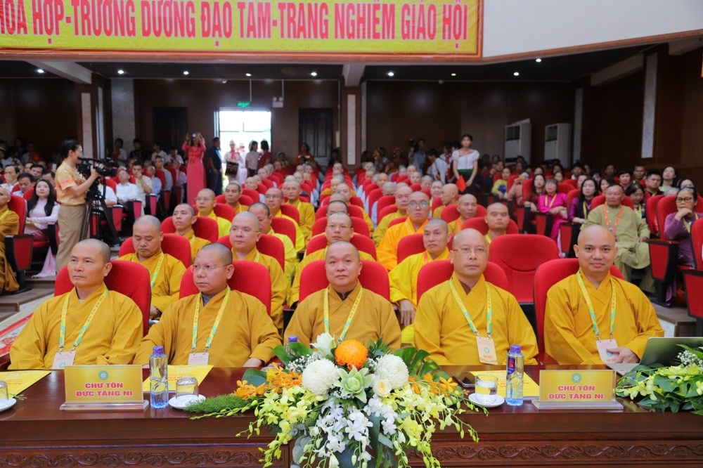 Chư tăng ni tham dự Đại hội