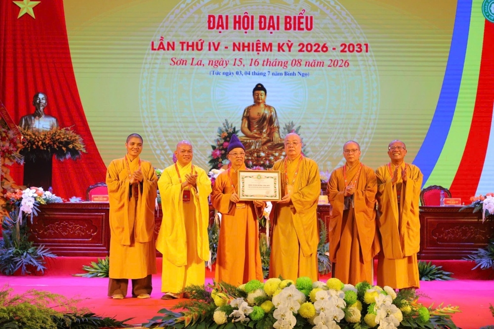 Trung ương Giáo hội trao tặng Bằng khen cho tập thể Ban Trị sự Giáo hội Phật giáo Việt Nam tỉnh vì có nhiều đóng góp cho công tác Phật sự trong nhiệm kỳ qua